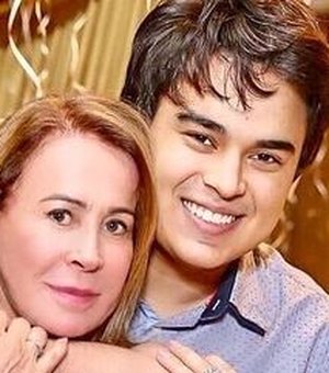 Zilu comemora aniversário do filho caçula: 'Te amo infinito e além'