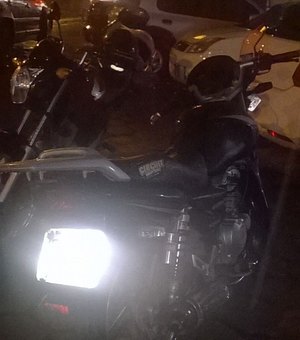 Motociclista é preso ao ser flagrado pilotando na contramão e sob efeito de álcool