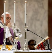 Papa diz na Quarta-Feira de Cinzas que riqueza é 'poeira ao vento'