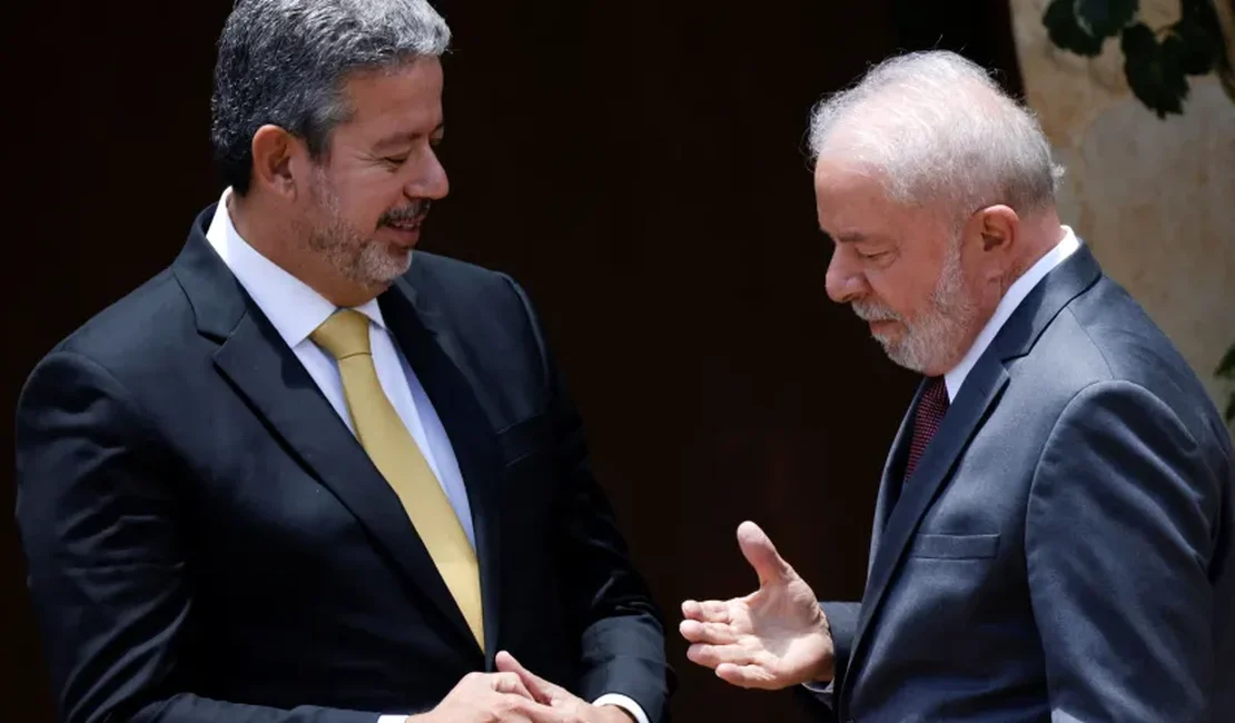 Aprovação de PEC é vitória de Lula, mas também de Lira, diz cientista político
