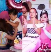 Bruna Marquezine relembra que aniversariante não gostou que ela chegasse muito perto do bolo