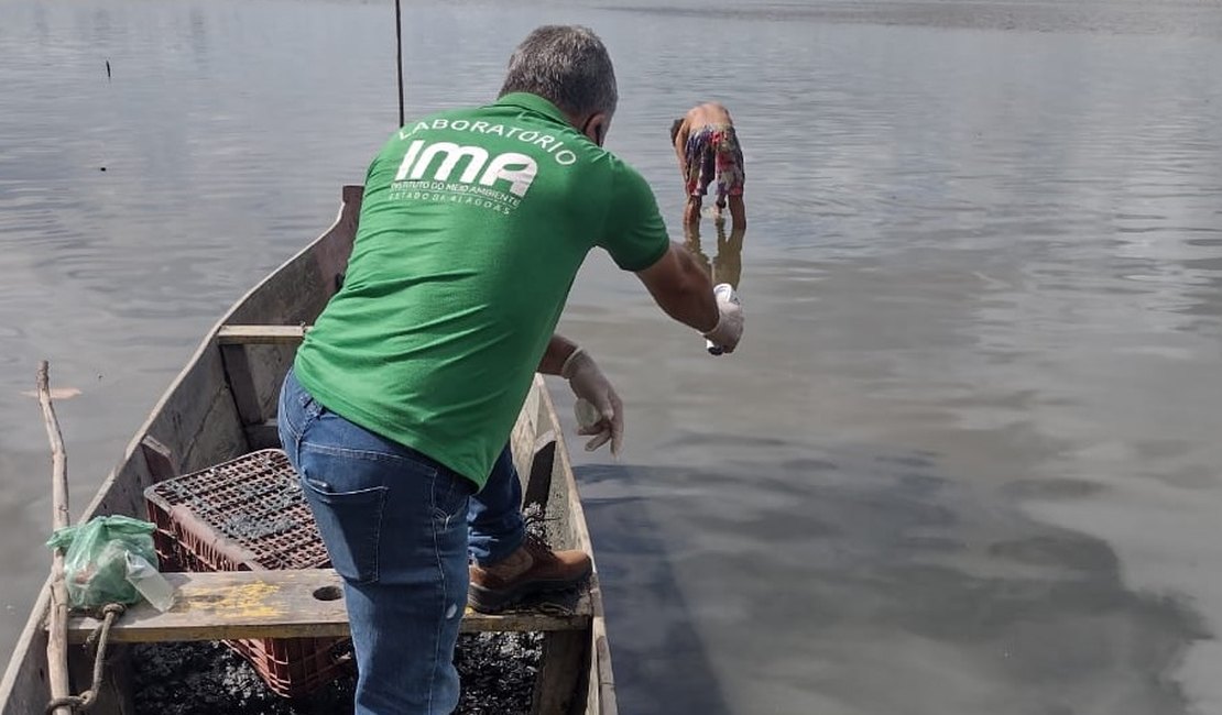 Após mortes de peixe, IMA coleta amostrar da Lagoa Mundaú