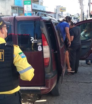Veículos clandestinos são autuados e removidos em Maceió