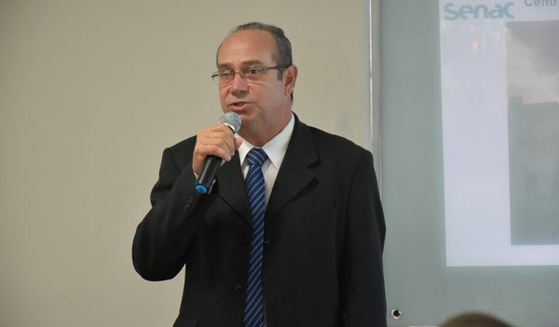 Renan Filho concede título de Cidadão Honorário ao presidente da Fecomércio