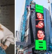Marília Mendonça vibra com painel na Times Square, em Nova York