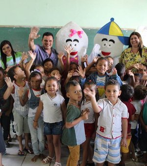 Prefeito Kil visita alunos e conscientiza sobre importância da vacinação contra poliomielite e sarampo