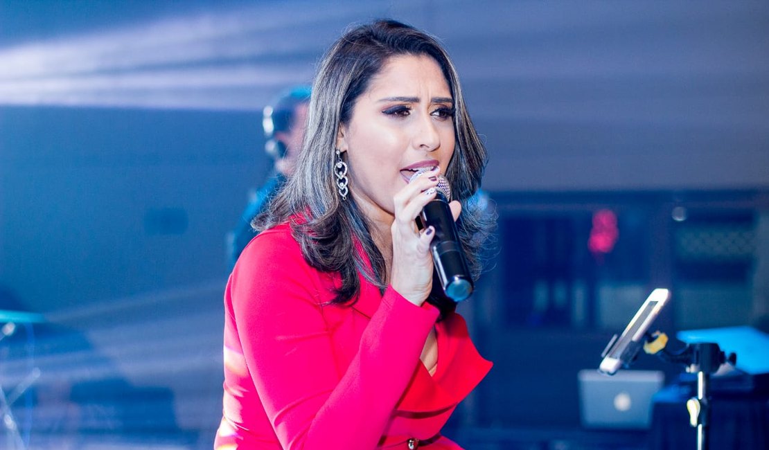 Cantora alagoana faz live para ajudar projeto social nesta quinta-feira (30)