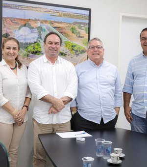 Prefeito de Arapiraca Luciano Barbosa recebe gestores da Uninassau