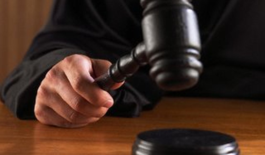 Jurados absolvem acusada de mandar matar o ex-marido 