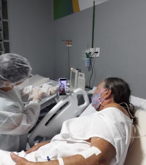 Emoção e tecnologia: pacientes do Hospital de Campanha de Arapiraca interagem com familiares