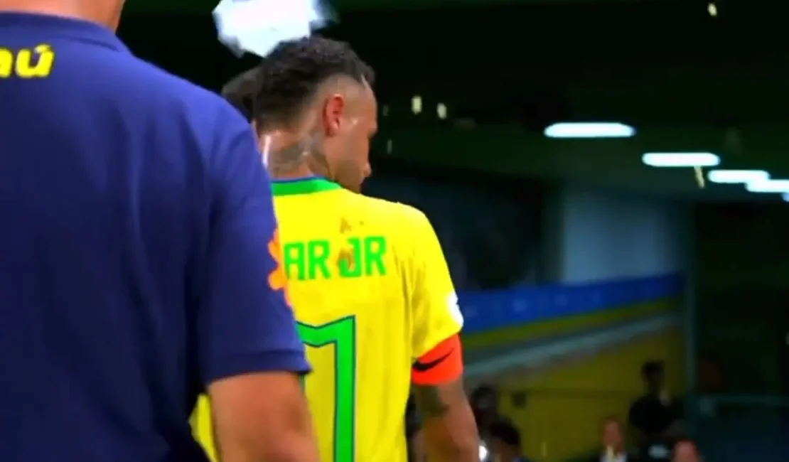 Neymar toma ‘chuva de pipoca’ após empate entre Brasil e Venezuela e fica irritado