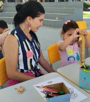 Projeto “Leitura na Praça” atrai crianças e adultos para o mundo imaginário e real em Arapiraca