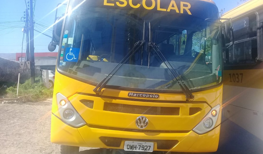 Flanelinhas são autuados após apedrejar ônibus escolar em Maceió