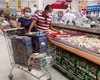 Consumidores correm para aproveitar promoções de rede que fecha as portas