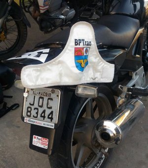 BPTran recupera motocicleta roubada e prende dois suspeitos em Maceió