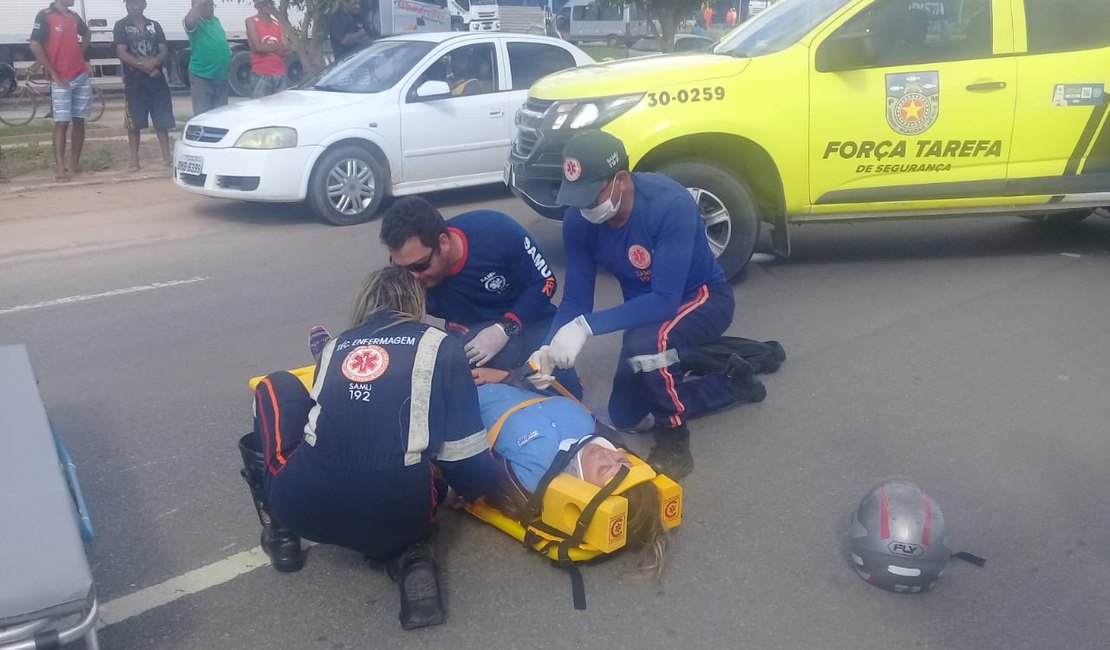 [Vídeo] Mulher sofre acidente com moto e é encaminhada para o Hospital de Emergência