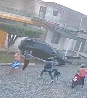 Assalto é registrado por câmeras de segurança no Tabuleiro do Martins, em Maceió