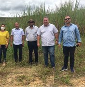 Prefeita visita terrenos para construção de moradias em São Luís do Quitunde