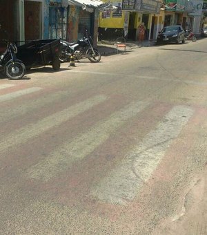 SMTT de Arapiraca está recuperando sinalização de faixas de pedestres