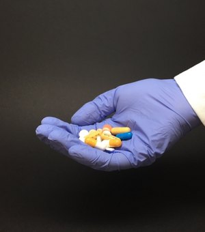 Pesquisadora esclarece remédios em teste e riscos da automedicação para a Covid-19