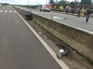 Motociclista morre após realizar manobra de conversão proibida e ser atingida por veículo