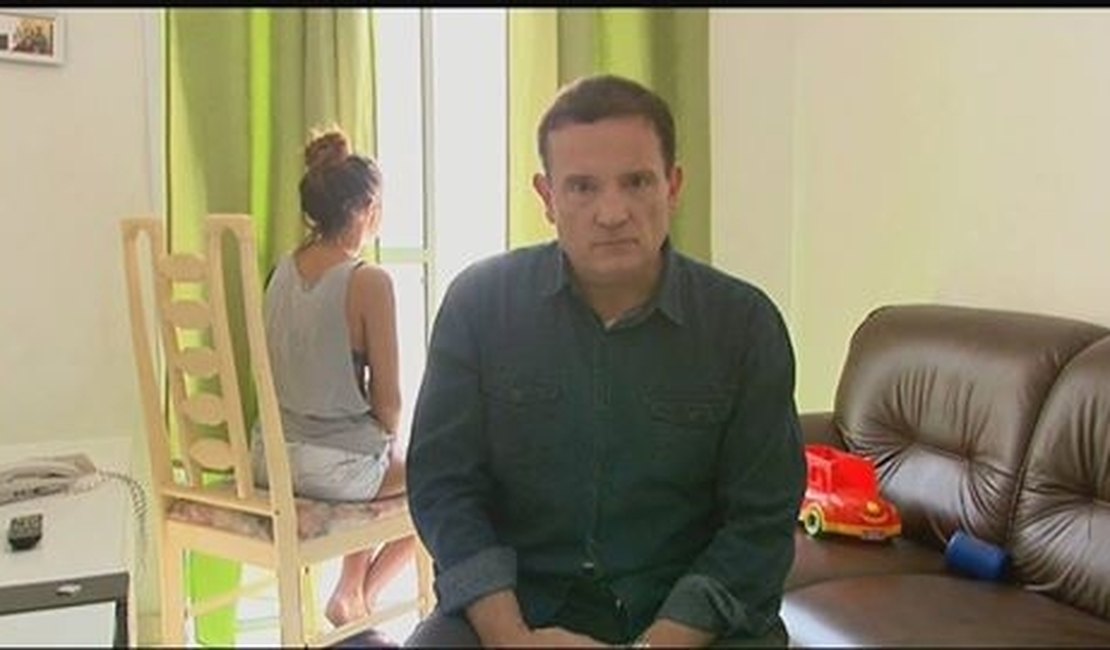 Roberto Cabrini entrevista jovem que foi vítima de estupro coletivo no RJ