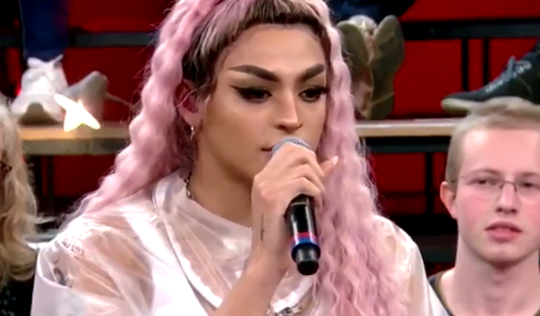 Pabllo Vittar chora ao lembrar bullying na escola