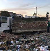 Caminhão de empresa é flagrado descartando lixo irregular em Arapiraca