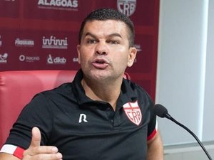 Umberto Louzer explica mudanças no CRB em jogo contra o Athletico