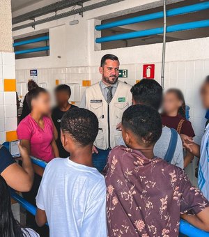Leonardo Dias atende desabafo de estudante e solicita resolução de problemas em escola municipal