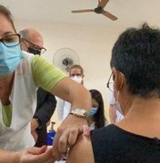 Moradores de Serrana (SP) recebem as primeiras doses da CoronaVac