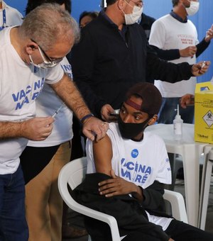 Ministro Marcelo Queiroga pede que brasileiros se imunizem com a segunda dose