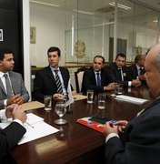 Renan recebe prefeitos em Brasília e anuncia vinda de ministros a Alagoas
