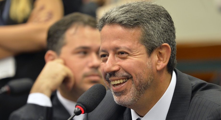 Arthur Lira amplia e lidera maior bloco de Centro da Câmara, com quase 70% dos Parlamentares