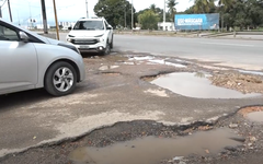 Buracos atormentam condutores nos acessos aos bairros de Arapiraca
