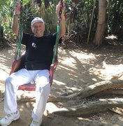 O homem-parque do Sumaré: aos 93 anos, morador mantém 'Disney' gratuita em SP
