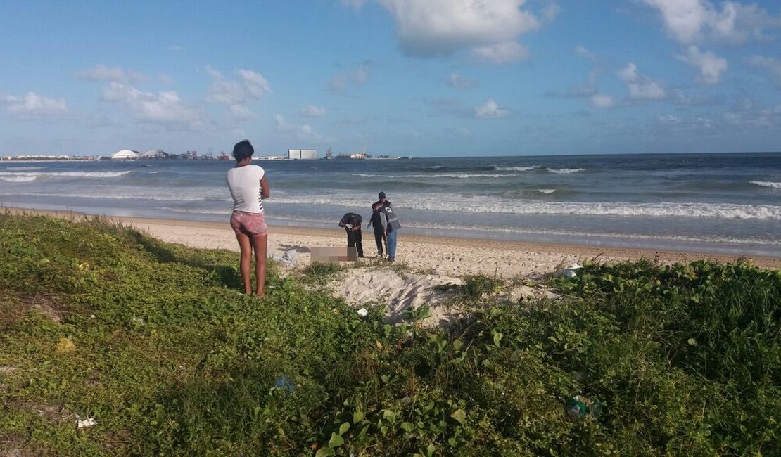 Criança morre afogada após entrar com irmãos na Praia da Avenida