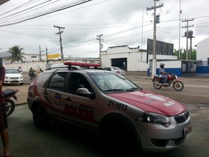 Em Arapiraca, mototaxista é assaltado dentro de seguradora