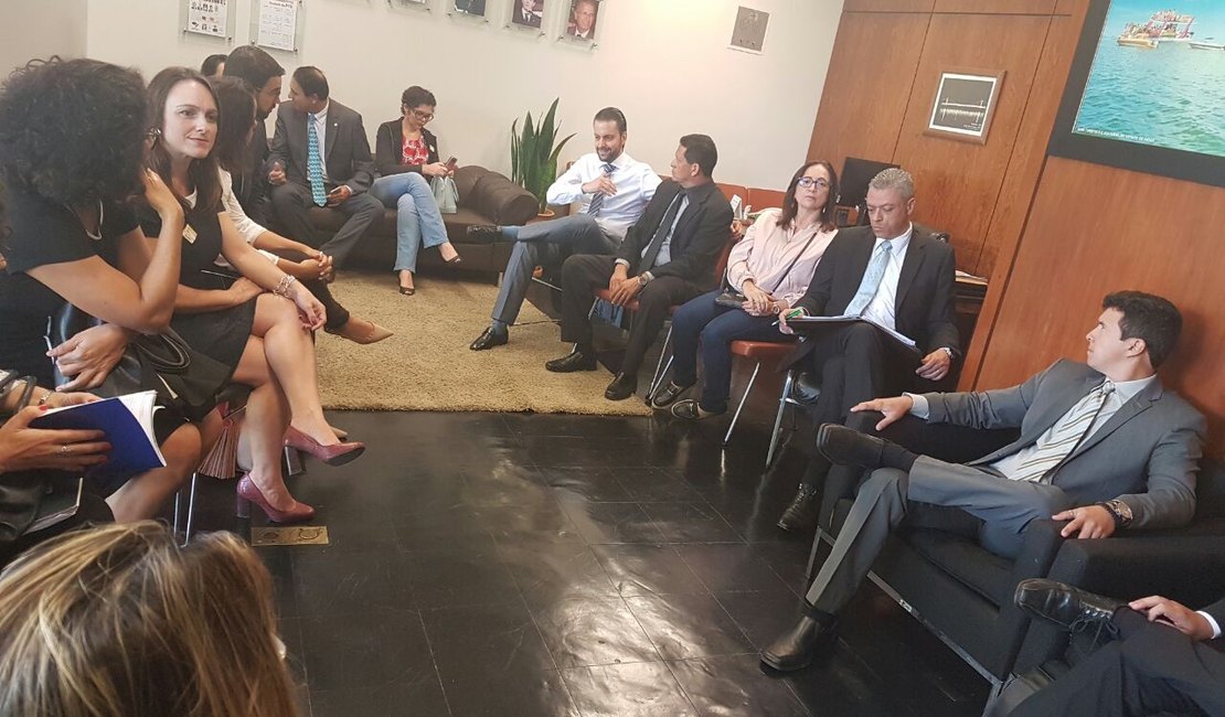 Auditores comemoram permanência da cota de aprendizagem em Reforma