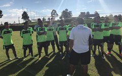 Maurílio Silva orienta jogadores do ASA para duelo com o Coritiba