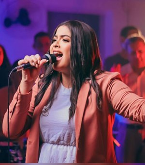 Cantora de Maragogi vence prêmio de Revelação do Ano da Música Gospel