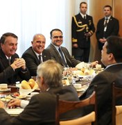 Bolsonaro recebe presidentes do Legislativo e Judiciário no Alvorada