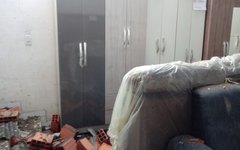 Parede e teto desabam em loja de móveis em São Luís do Quitunde