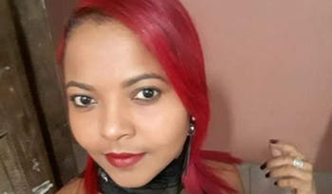 Jovem é assassinada a tiros em bar na Chã da Jaqueira, em Maceió