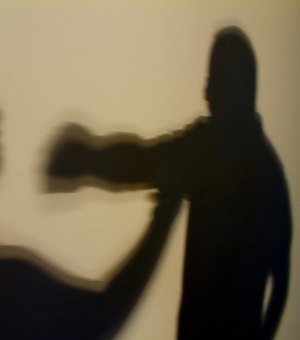 Mulher é agredida após marido ter crise de ciúmes