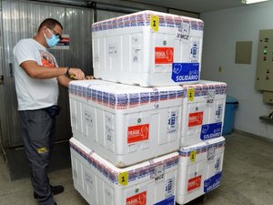 Alagoas recebe mais 44.750 doses de vacinas e já inicia distribuição para municípios