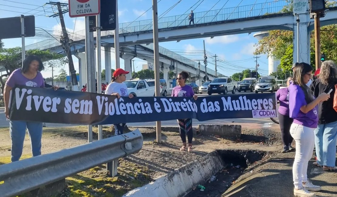 Protesto em Maceió pede mais segurança para mulheres após casos de feminicídios