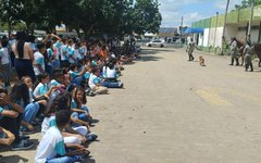 Alunos de escolas de Arapiraca visitam 3º BPM em homenagem ao Dia do Soldado