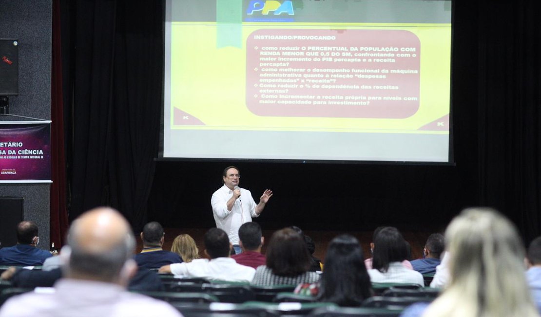 Luciano Barbosa e secretariado de Arapiraca debatem o Plano Plurianual