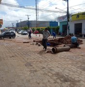 [Vídeo] Após alagamento, equipe da Casal conserta vazamento no bairro Baixa Grande em Arapiraca
